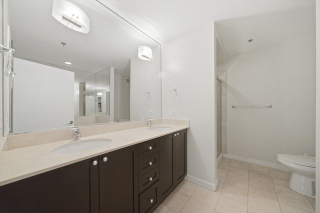 737 W Washington Boulevard 904, Chicago, IL 60661