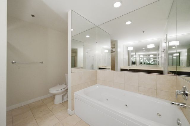737 W Washington Boulevard 904, Chicago, IL 60661