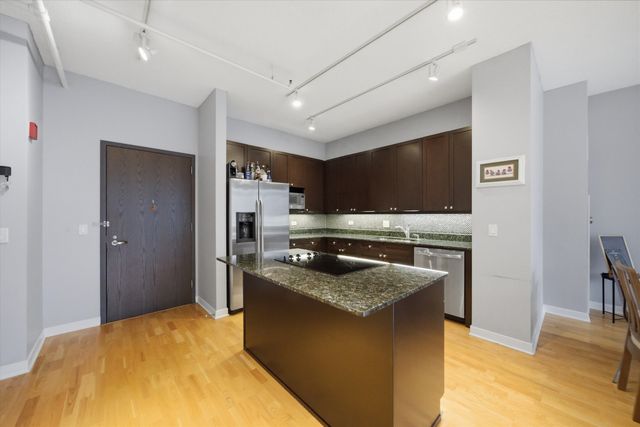 737 W Washington Boulevard 904, Chicago, IL 60661