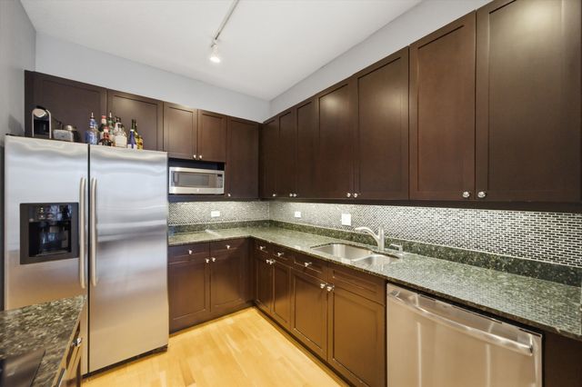 737 W Washington Boulevard 904, Chicago, IL 60661