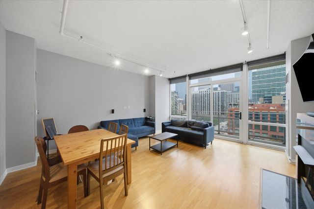 737 W Washington Boulevard 904, Chicago, IL 60661
