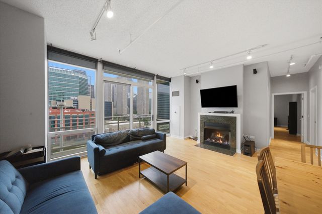 737 W Washington Boulevard 904, Chicago, IL 60661