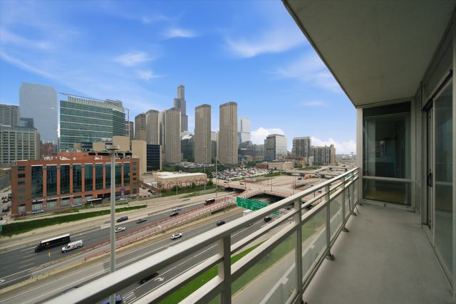737 W Washington Boulevard 904, Chicago, IL 60661