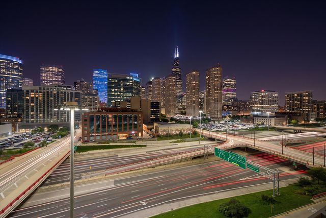 737 W Washington Boulevard 904, Chicago, IL 60661