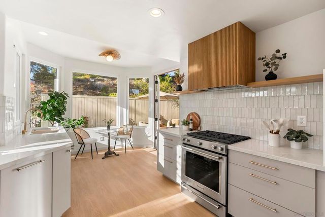 5825 Caminito Del Estio, La Jolla, CA 92037