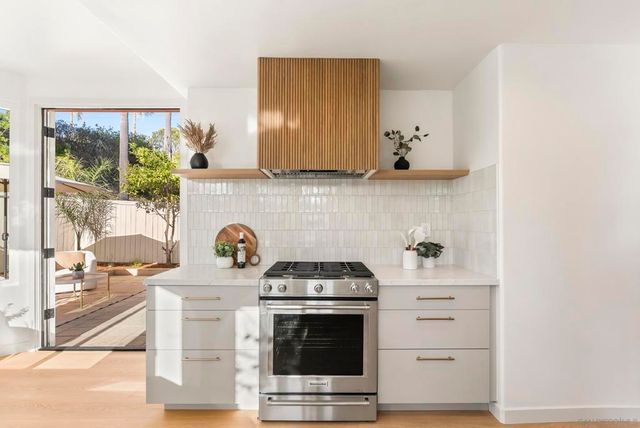 5825 Caminito Del Estio, La Jolla, CA 92037