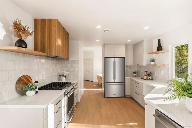 5825 Caminito Del Estio, La Jolla, CA 92037