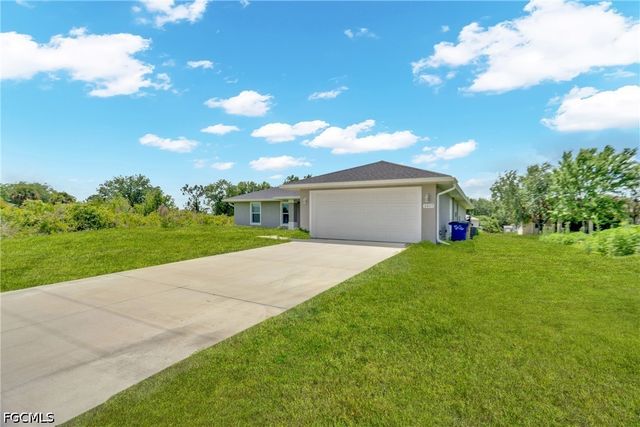 2605 57th ST W, Lehigh Acres, FL 33971