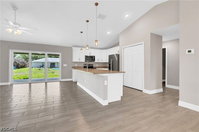 2605 57th ST W, Lehigh Acres, FL 33971