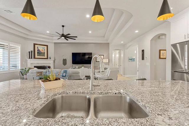 2046 N VISTA DR, Washington, UT 84780