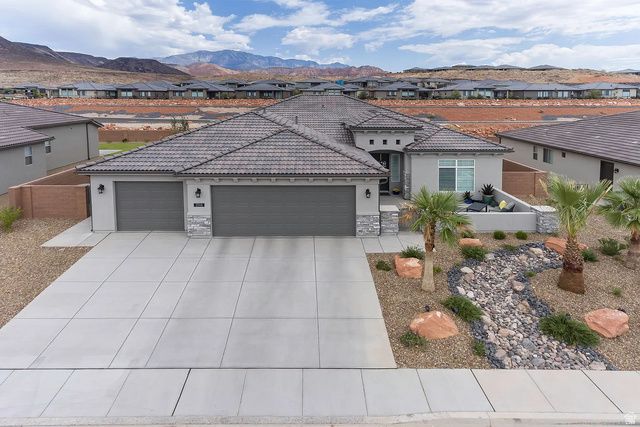 2046 N VISTA DR, Washington, UT 84780