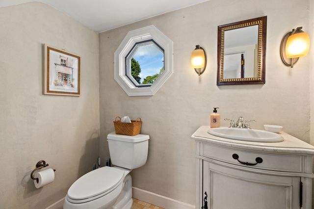 35 Waldron Rd, Braintree, MA 02184