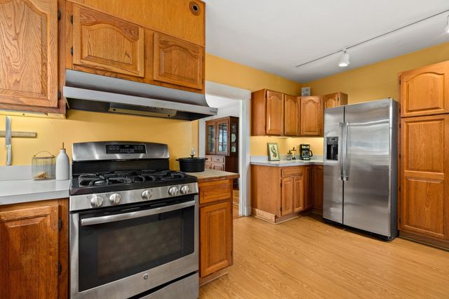 35 Waldron Rd, Braintree, MA 02184
