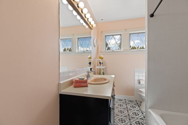 35 Waldron Rd, Braintree, MA 02184
