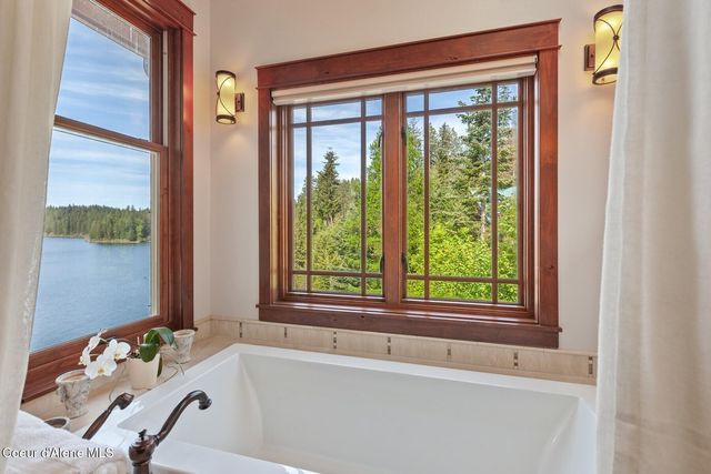 865 E Pine Ridge Dr, Harrison, ID 83833
