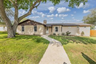 110 Live Oak ST, Gonzales, TX 78629