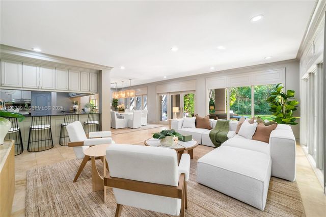 5077 N Bay Rd, Miami Beach, FL 33140