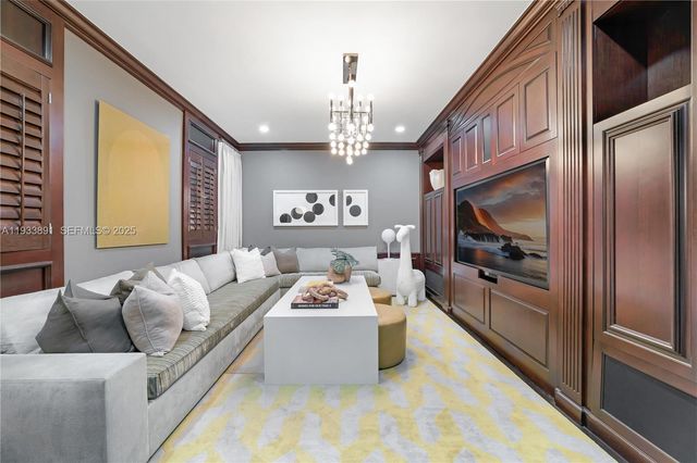 5077 N Bay Rd, Miami Beach, FL 33140