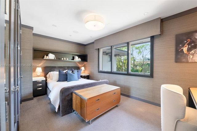 5077 N Bay Rd, Miami Beach, FL 33140