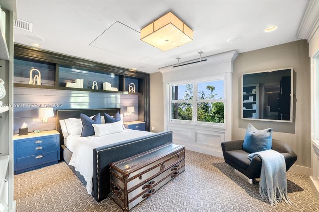 5077 N Bay Rd, Miami Beach, FL 33140