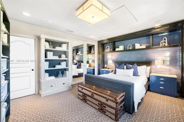 5077 N Bay Rd, Miami Beach, FL 33140