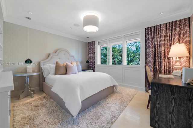 5077 N Bay Rd, Miami Beach, FL 33140