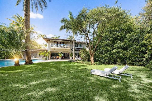 5077 N Bay Rd, Miami Beach, FL 33140