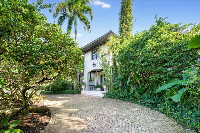 5077 N Bay Rd, Miami Beach, FL 33140