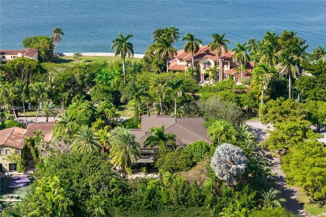 5077 N Bay Rd, Miami Beach, FL 33140