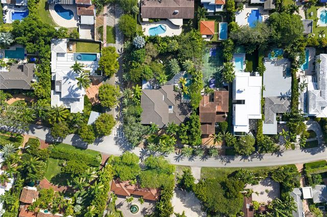 5077 N Bay Rd, Miami Beach, FL 33140