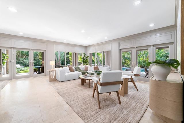 5077 N Bay Rd, Miami Beach, FL 33140