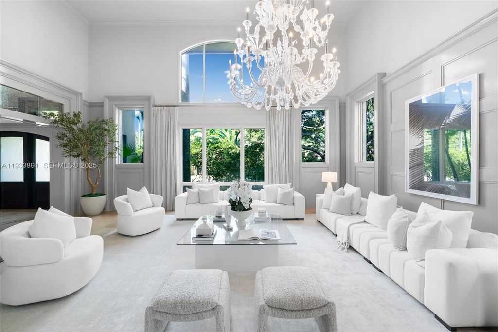 5077 N Bay Rd, Miami Beach, FL 33140