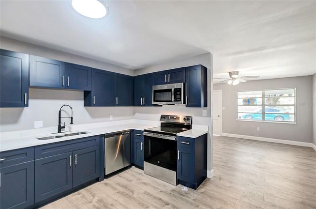 1002 N BRACEWELL DRIVE, Plant City, FL 33563