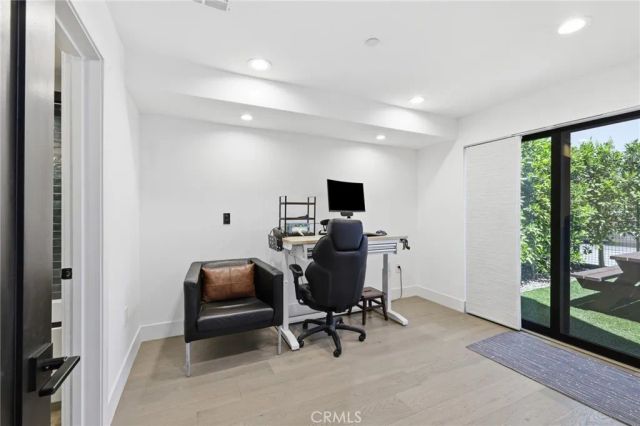 11324 Victory Boulevard, North Hollywood, CA 91606