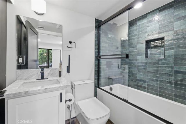 11324 Victory Boulevard, North Hollywood, CA 91606