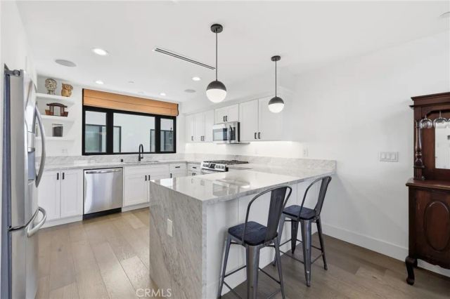 11324 Victory Boulevard, North Hollywood, CA 91606