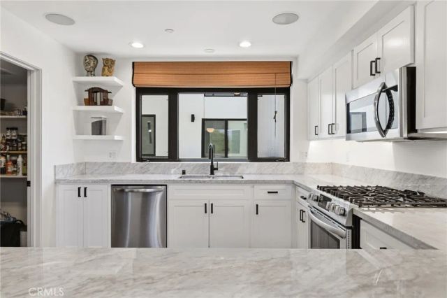 11324 Victory Boulevard, North Hollywood, CA 91606