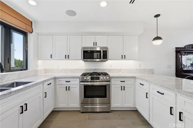 11324 Victory Boulevard, North Hollywood, CA 91606