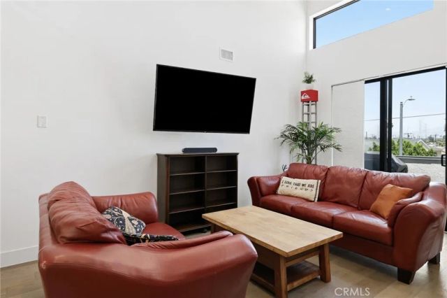 11324 Victory Boulevard, North Hollywood, CA 91606