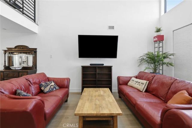 11324 Victory Boulevard, North Hollywood, CA 91606