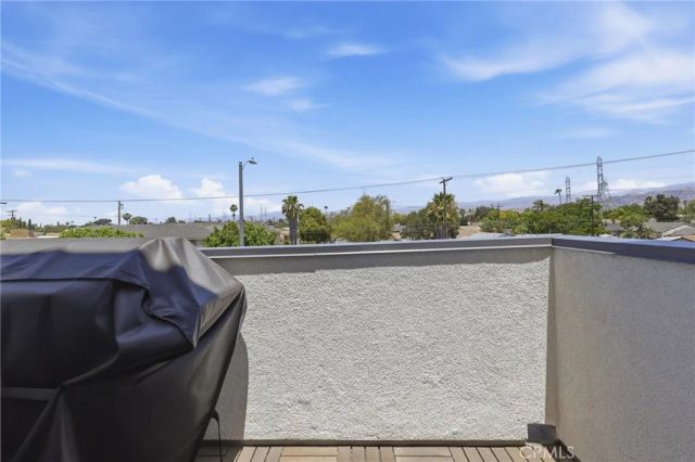 11324 Victory Boulevard, North Hollywood, CA 91606