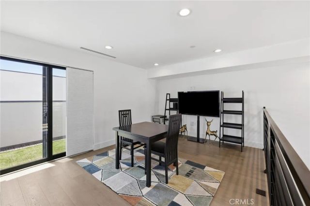 11324 Victory Boulevard, North Hollywood, CA 91606