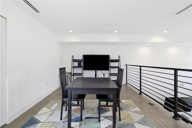 11324 Victory Boulevard, North Hollywood, CA 91606