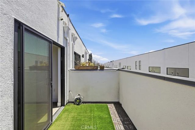 11324 Victory Boulevard, North Hollywood, CA 91606