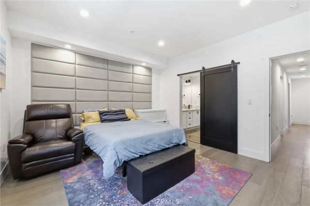 11324 Victory Boulevard, North Hollywood, CA 91606