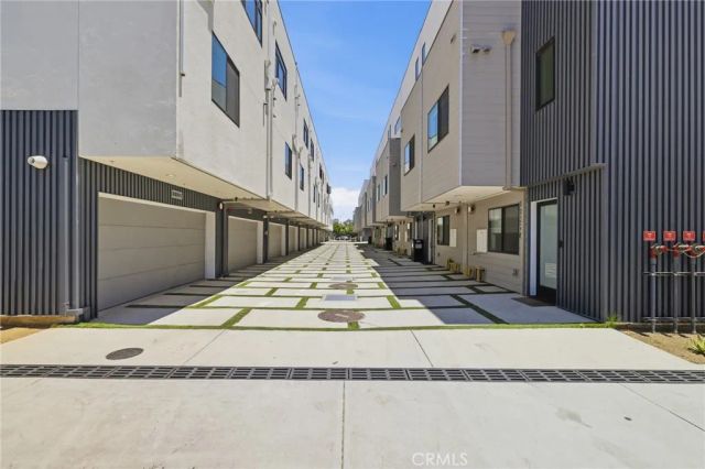 11324 Victory Boulevard, North Hollywood, CA 91606