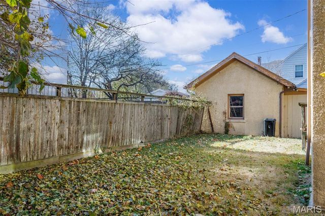 902 Walnut Street, Highland, IL 62249