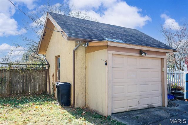 902 Walnut Street, Highland, IL 62249