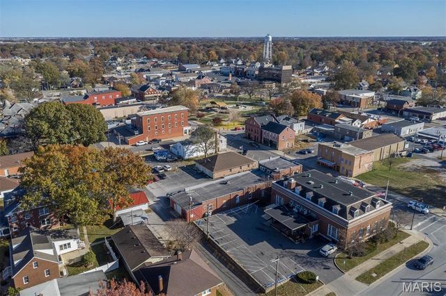 902 Walnut Street, Highland, IL 62249