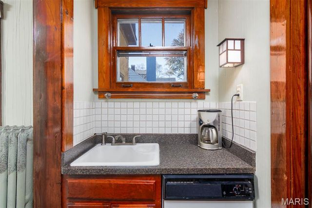 902 Walnut Street, Highland, IL 62249